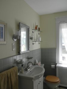 267304_668918380383_8136790_n